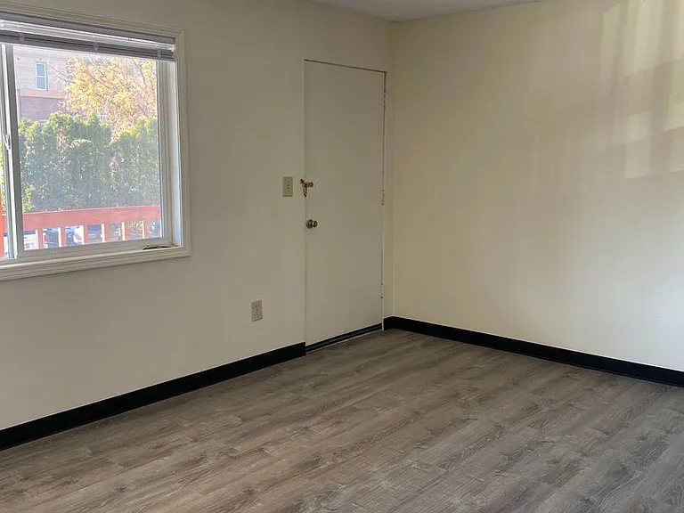 200 Connell Ave — Photo 12