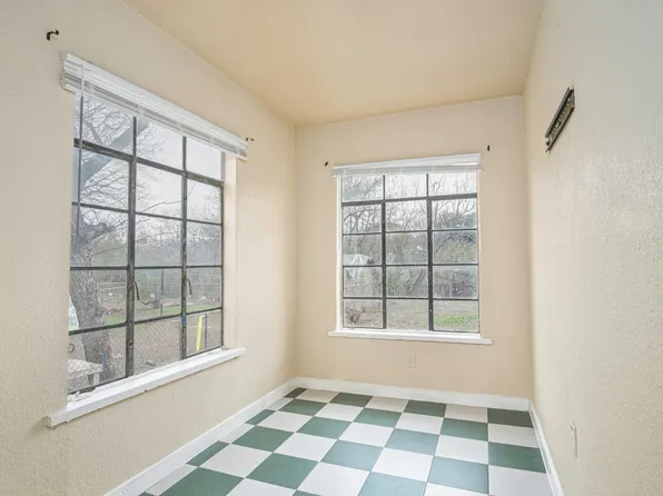 928 Poinsettia St #1, San Antonio, TX 78202