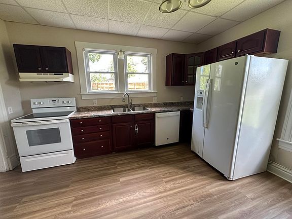 4th image of 402 Walnut St