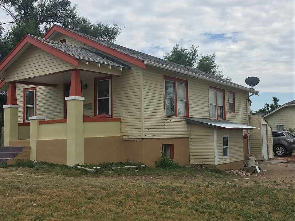 2nd image of 811 W Hickory St
