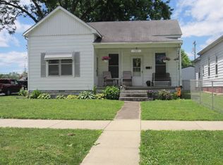 709 3rd St, Carmi, IL 62821