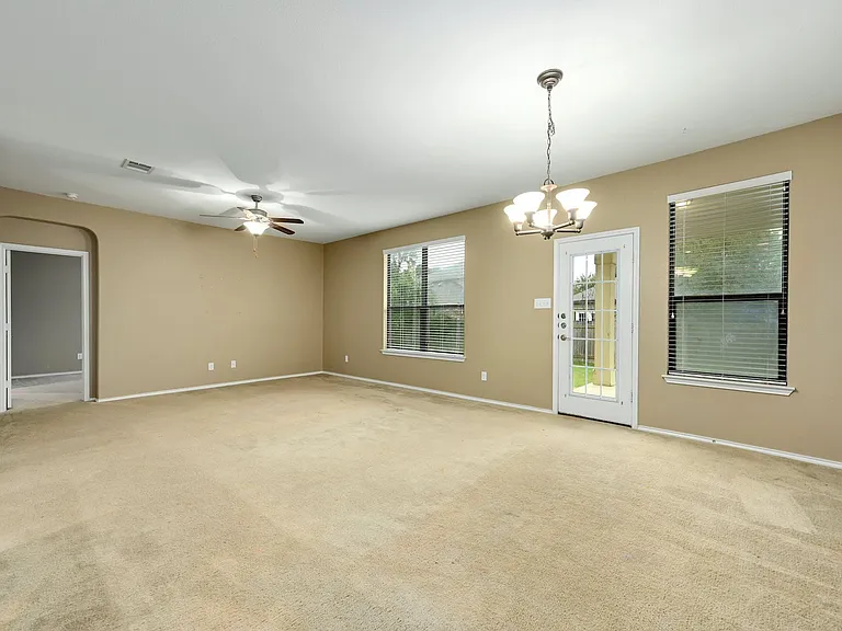 1029 Hyde Park Dr — Photo 8