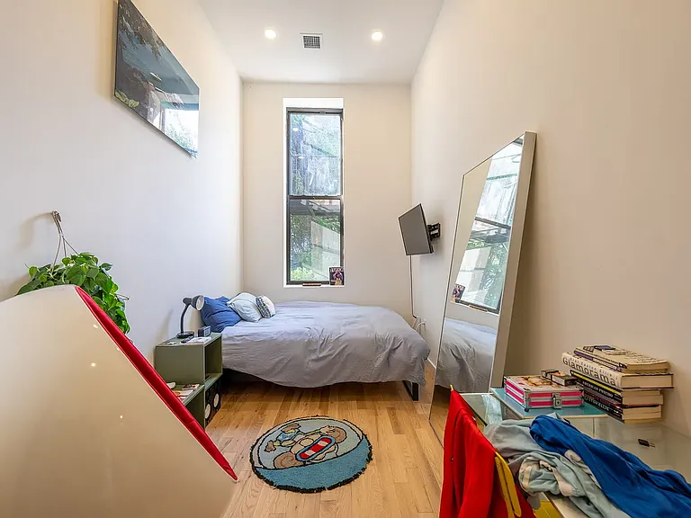 185 Chauncey St #1R — Photo 5