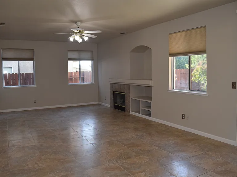 1608 Poppy Cir — Photo 22