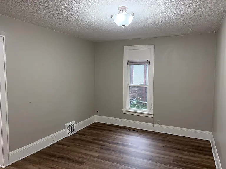 3023 Queen Ave N #1 — Photo 8