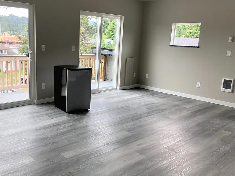 1112 E Maple St — Photo 5