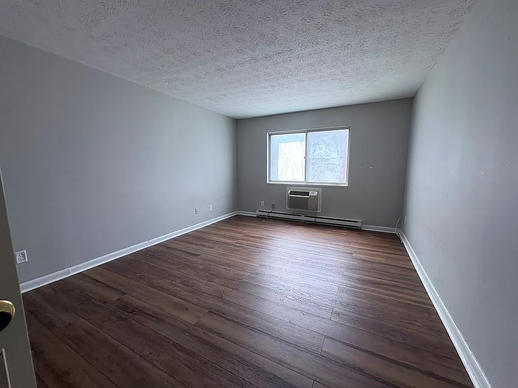 1 bed, $1,300 — Photo 3