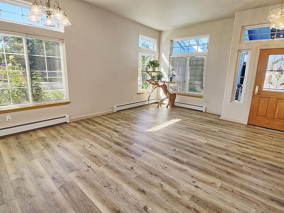3rd image of 410 Gold Rush Dr