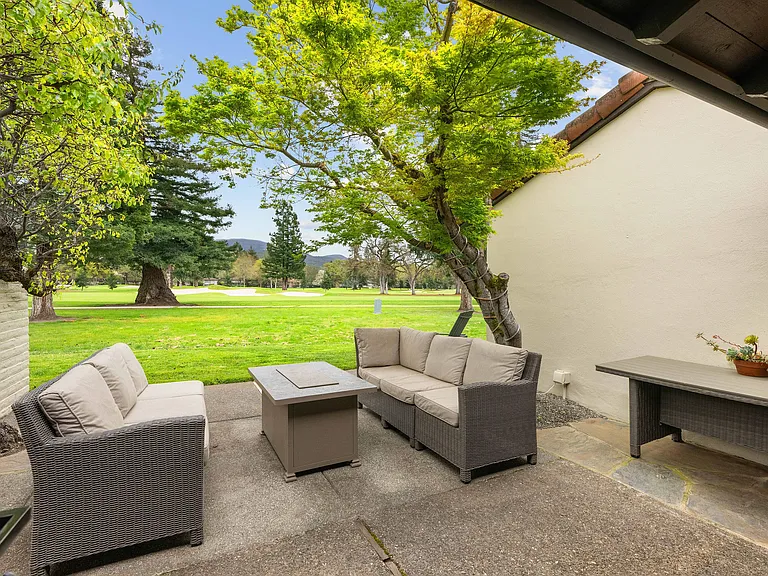 33 Fairway Dr — Photo 30