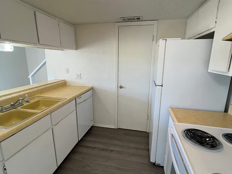 4501 Hunt Cir #B — Photo 4