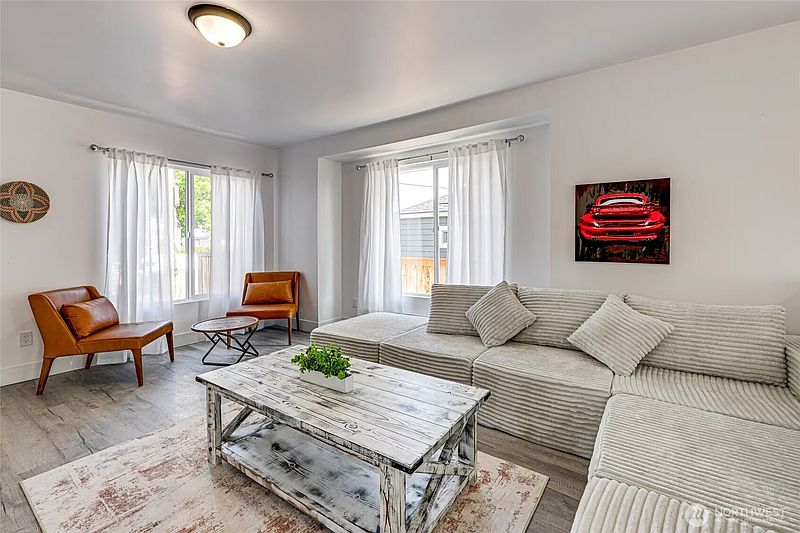 5th image of 305 Meadow Avenue N