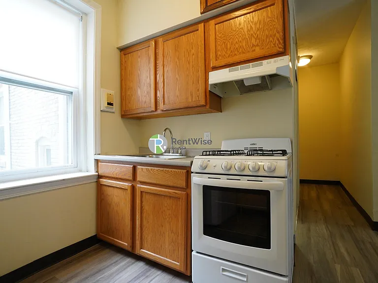225 Kelton St #4U — Photo 3