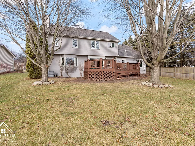 1523 Greenlake Dr — Photo 2