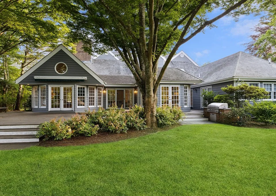 62 Beach Ln