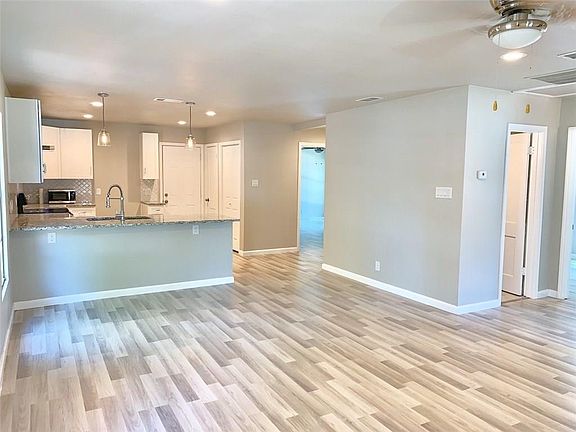 4th image of 801 Gardiner St