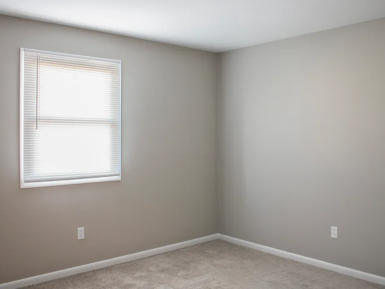 Elmwood Apartments — Photo 14