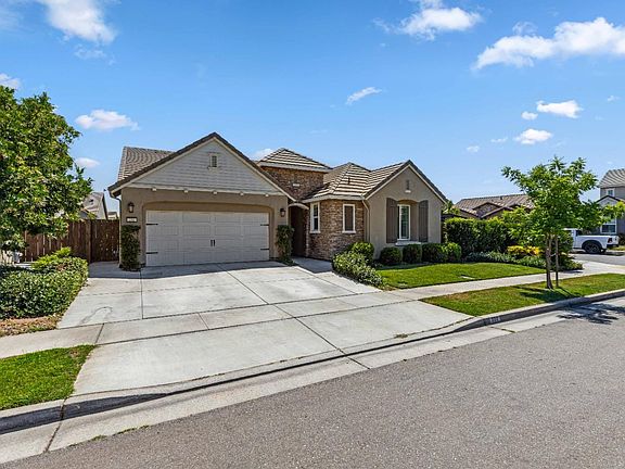 3rd image of 202 Isabella Dr