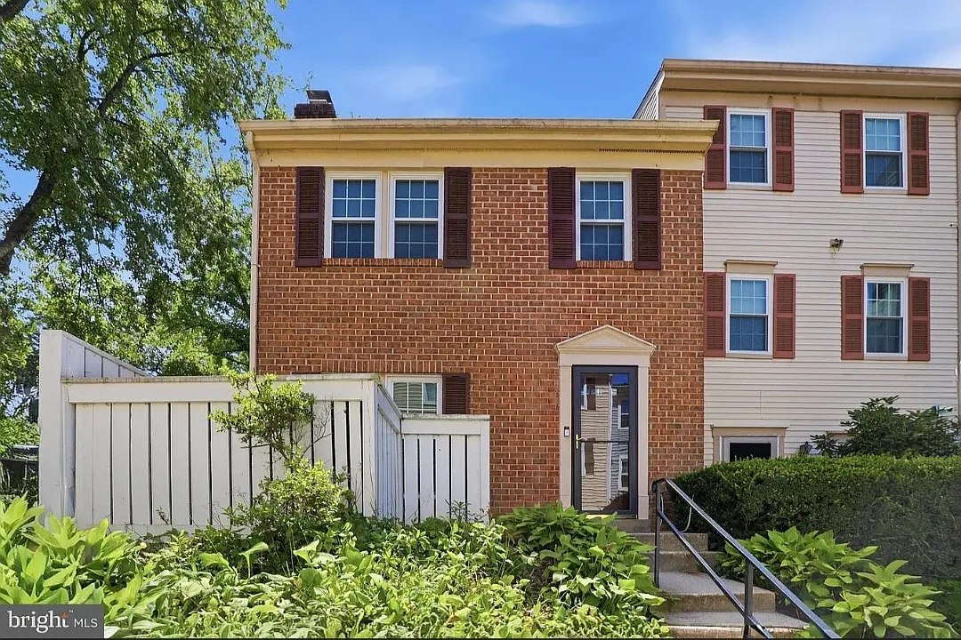 3 bed, 2.5 bath, 1284 sqft, $2,675 — Photo 1