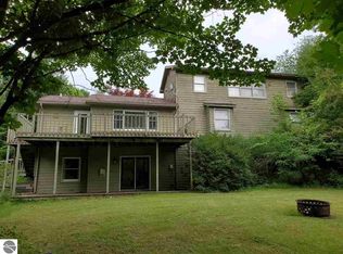 9773 E Valley Hills Dr, Traverse City, MI 49684