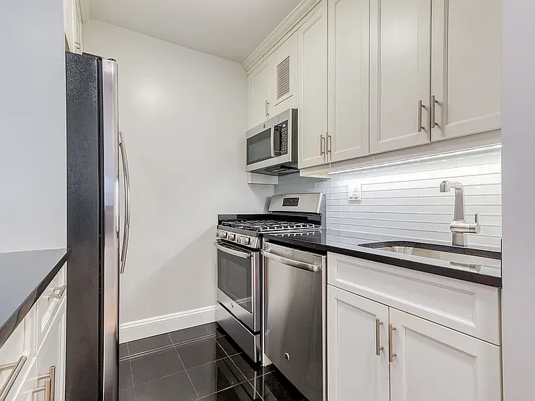 20 W 64th St #10L — Photo 2