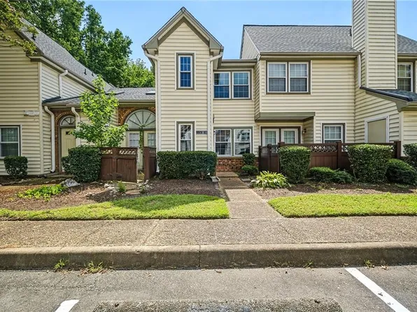 1013 Saint Andrews Way APT C, Chesapeake, VA 23320
