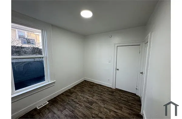 Building Photo - 807 Clay St #2