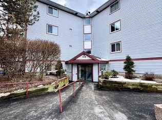 318 Lorry Greenberg Dr #117, Ottawa, ON K1T 2R5