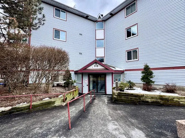 318 Lorry Greenberg Dr #117, Ottawa, ON K1T 2R5