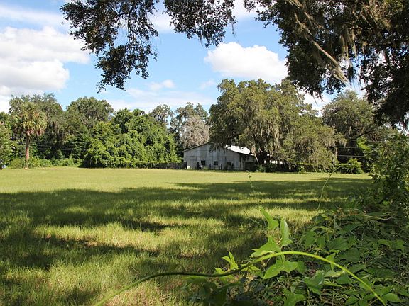 2nd image of 4091 Silver Lake Dr