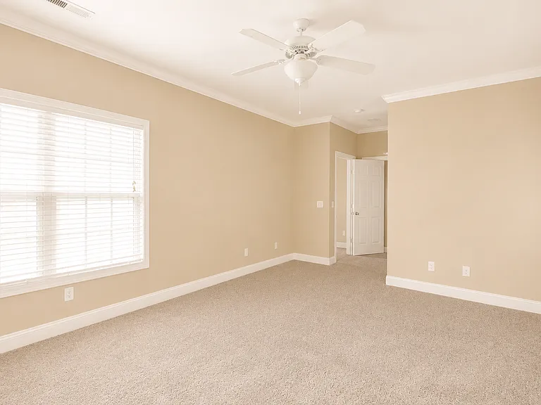 112 Saint James Pl — Photo 23