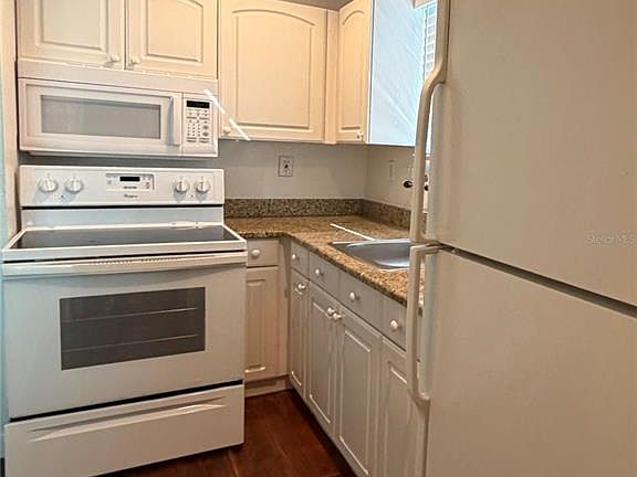 5th image of 415 Celebration Ave #B