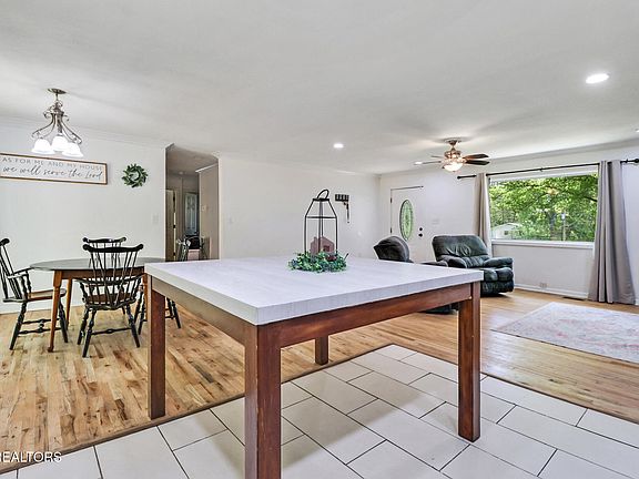5th image of 605 Crestview Ln