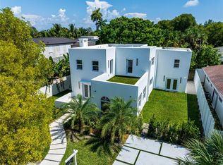 4247 N Bay Rd, Miami Beach, FL 33140