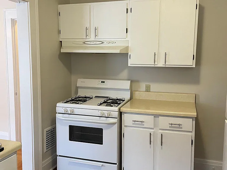353 Forest Hill Dr — Photo 6