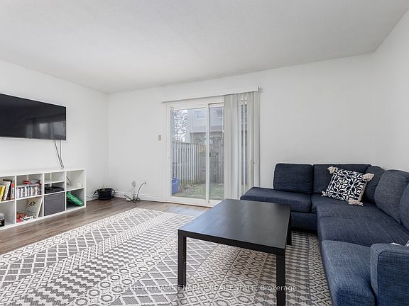 4th image of 660 Grey St #B