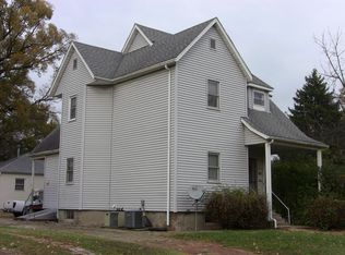 215 E Tremont St #B, Hillsboro, IL 62049