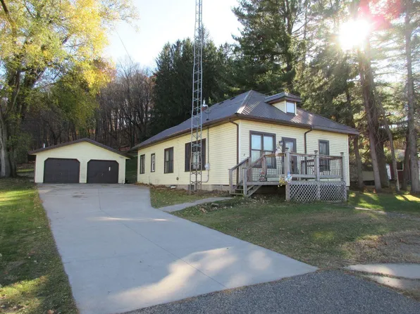 708 Main St, Knapp, WI 54749