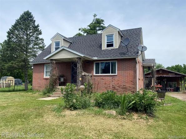 5151 Kendall Dr, Burton, MI 48509