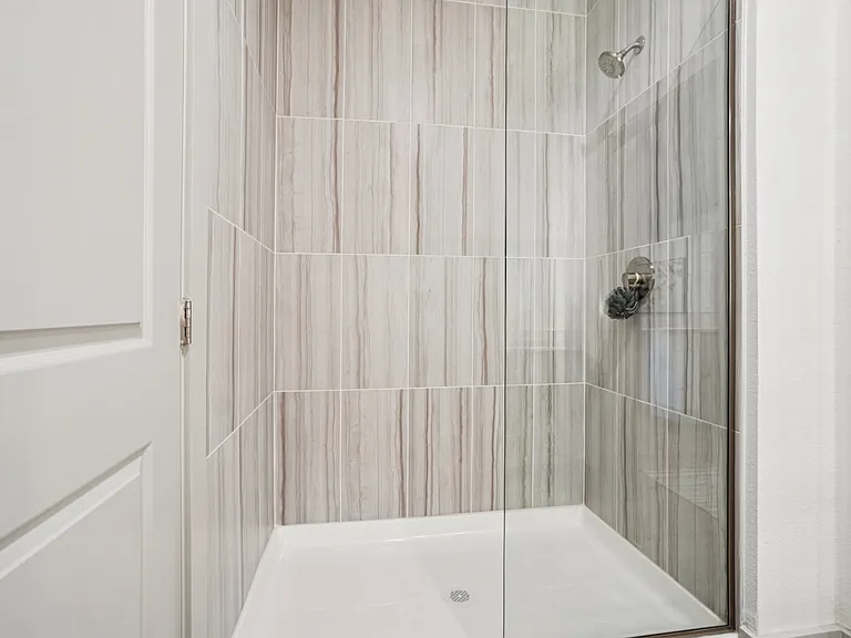 Arden Pines Luxury Apartments — Photo 36