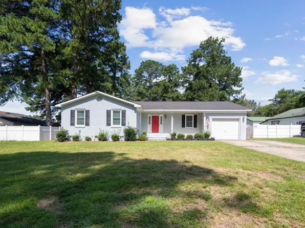 2142 Baywater Dr, Fayetteville, NC 28304