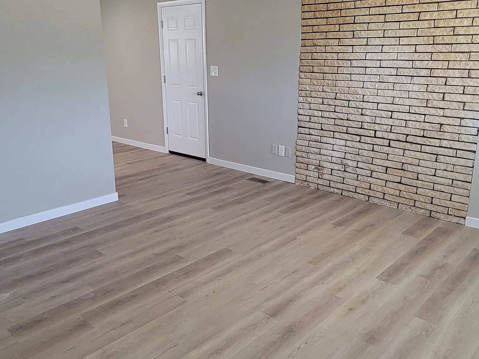 3 bed, 999 sqft, $1,595 — Photo 2