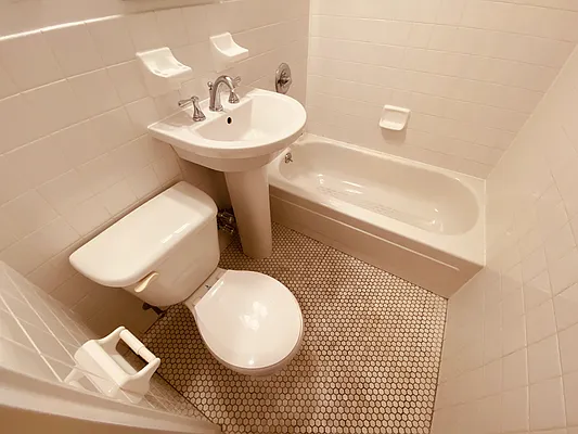 Rented by Metropolis Real Estate of Manhattan | media 17