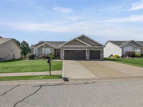 2146 Tuscany Ridge Ct, Maryville, IL 62062