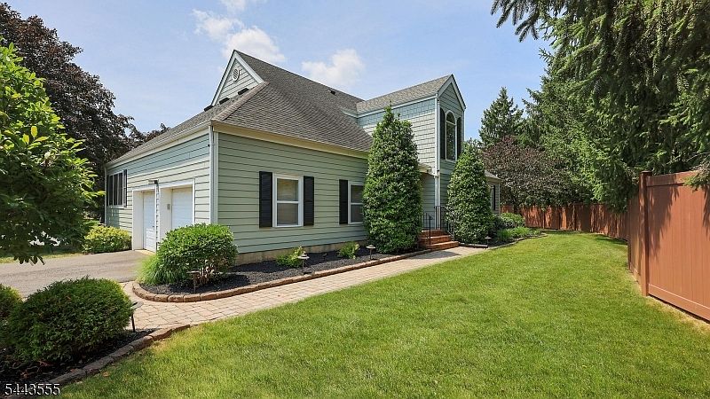 1st image of 102 Mitchell Close