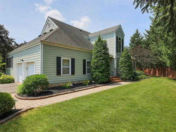 102 Mitchell Close, Hillsborough Twp., NJ 08844