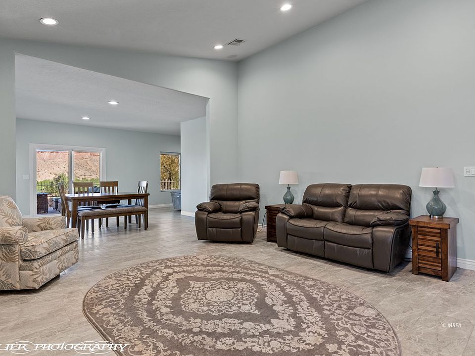 1st image of 483 Woods Ct