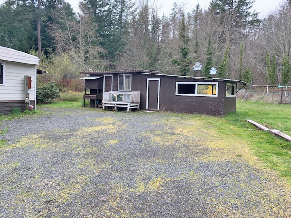 2nd image of 44053 Canal Ln