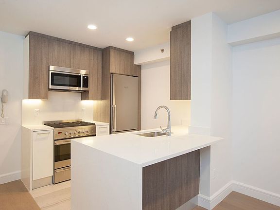 3rd image of 311 W 50th St APT 3K