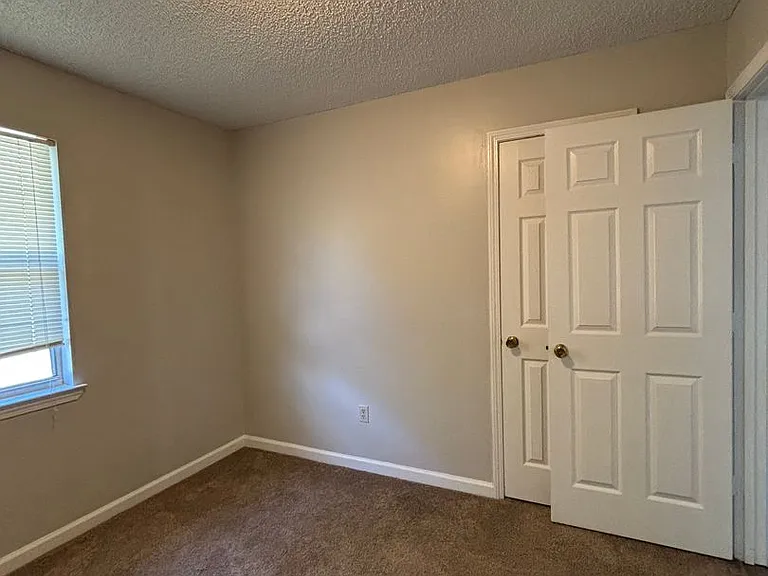 228 NE Jamey Ln — Photo 11