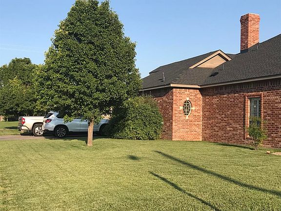 3rd image of 801 Melinda Ln